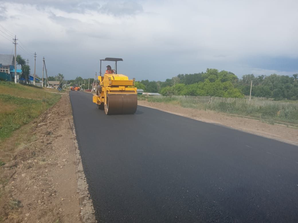 В селах Вольского района ремонтировали дороги и ставили уличное освещение